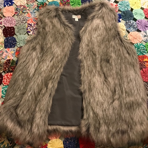 Faux fur vest - Picture 1 of 3